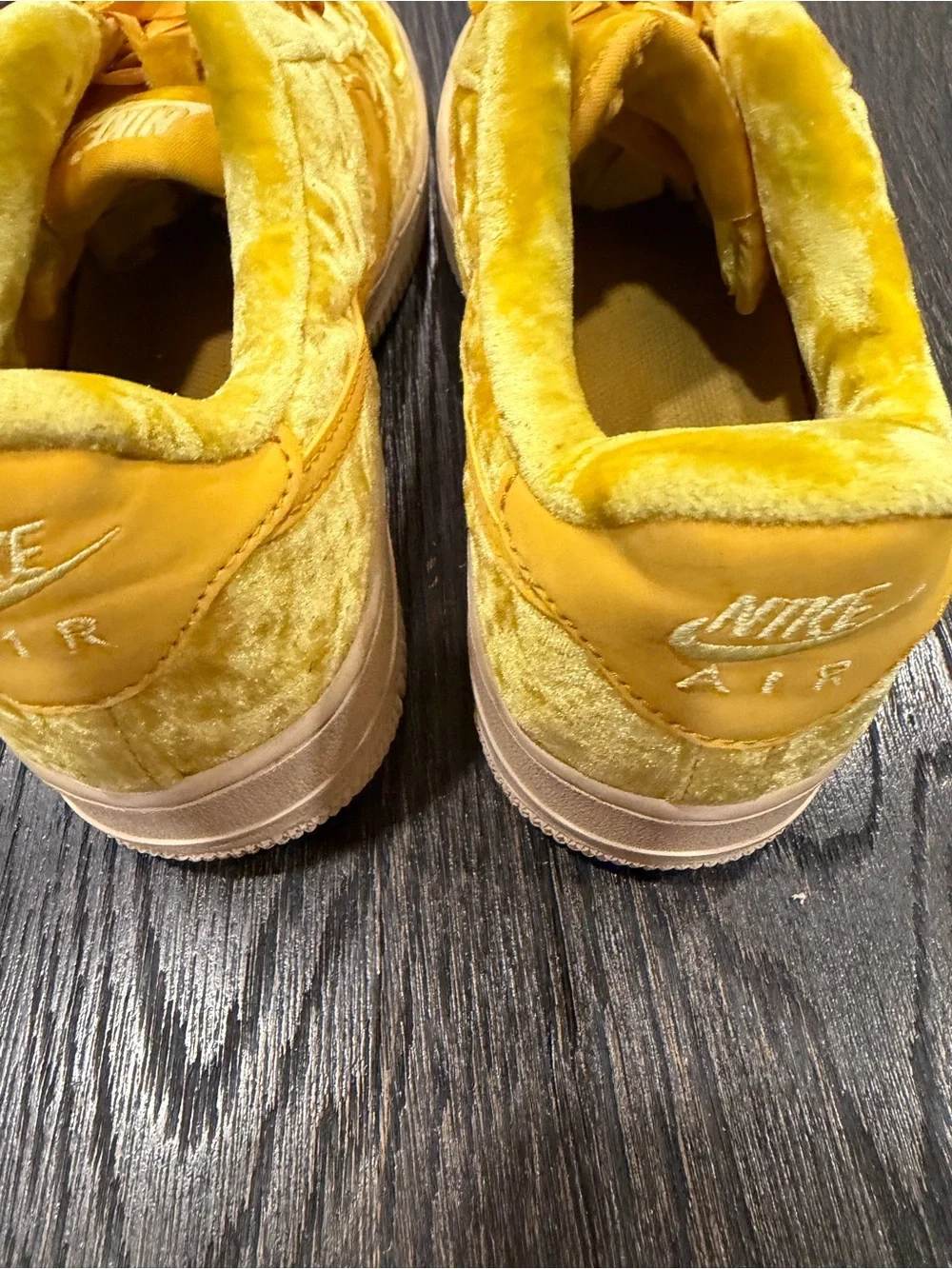 Nike Air Force 1 Low Velvet Yellow Men's Sneakers Lace Up Rubber Outsole size 7Y